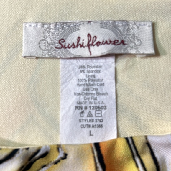 Sushi Flower. NWOT yellow / Black body con scoop neck pullover dress. Size large - Picture 2 of 5